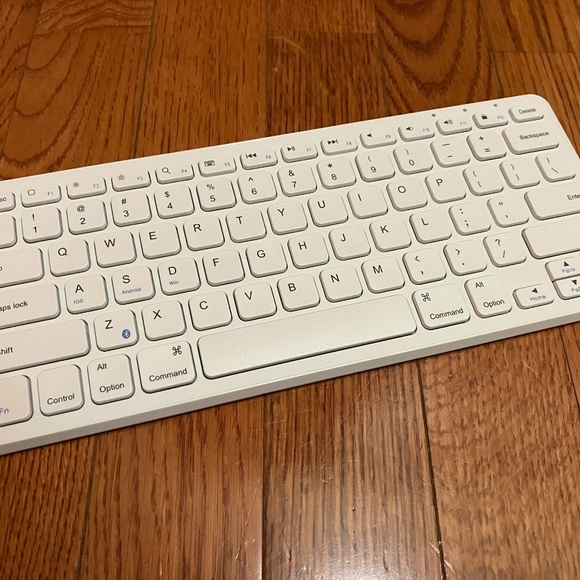 Anker Wireless Bluetooth Keyboard - Picture 4 of 4